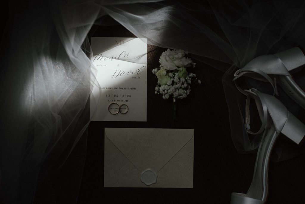 Wedding invitations, rings and a bouquet, wedding at Chateau Appony, Oponice