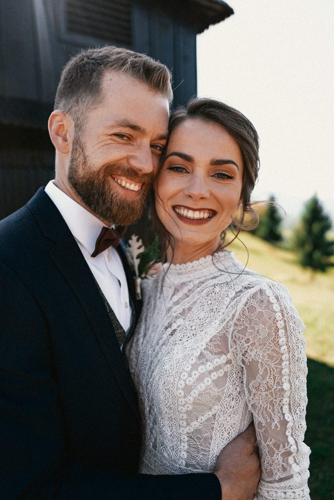 Usmiaty portrét Anny a Mateja, svadobná fotografia Daniel Kaplavka