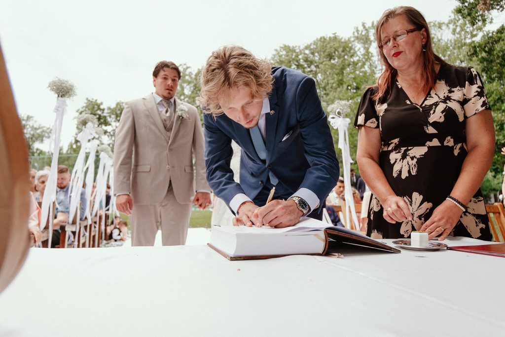 Signing the marriage certificate, wedding at Chateau Appony, Oponice
