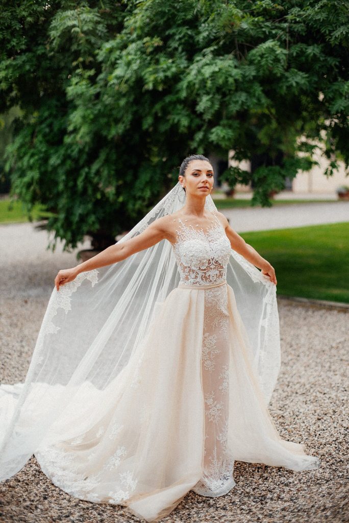 Nevesta tancuje v parku, svadba Zuzky a Michala, svadobná fotografia Daniel Kaplavka