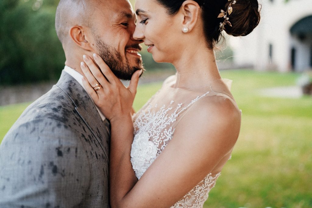 Nežný portrét novomanželov, Zuzka a Michal, svadobná fotografia Daniel Kaplavka