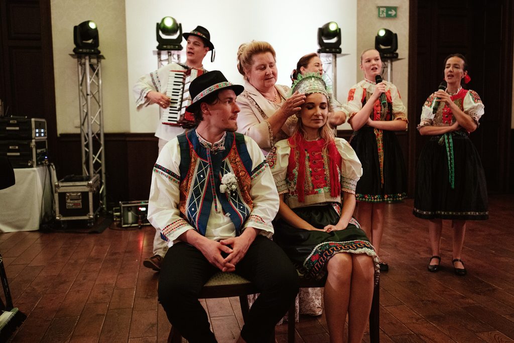 The traditional bridal capping ceremony, wedding at Chateau Appony, Oponice